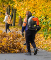 Rucksack Benzin-Laubbläser, 65CC Motor, 2,7KW Leistung, 1,8L Tank, Luftgekühlt für Schnee-, Laub- und Staubentfernung